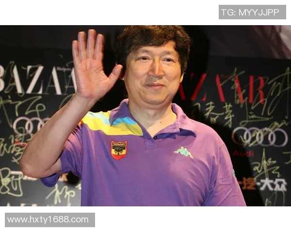 小男孩追逐足球梦想成为明星的成长故事与奋斗历程